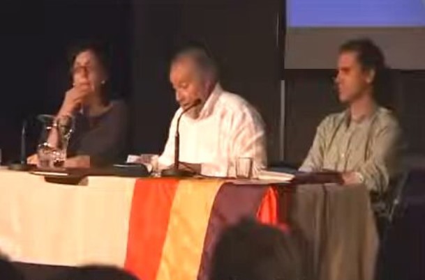 Julio Anguita: "Lo único que os pido es que midáis a los políticos por lo que hacen. Y aunque sea de la extrema derecha, si es un hombre decente y los otros no votad al honrado y NO al ladrón, aunque tenga la hoz y el martillo".