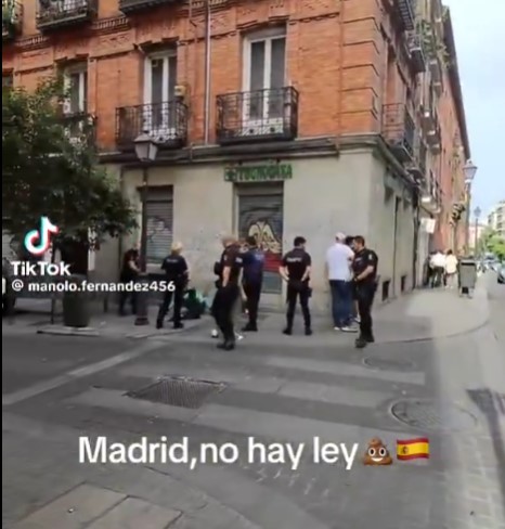 Agradable sujeto usó ataque 'cabezados a la pared': no es muy efectivo.