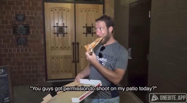 Un influencer conocido por ponerle nota a las pizzerías, le da un 0.0 a un establecimiento por no dejarle grabar en el interior.