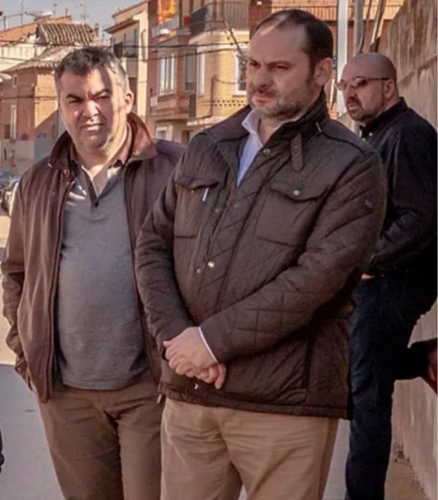 Van 4 ladrones en un coche ¿Quién conduce?