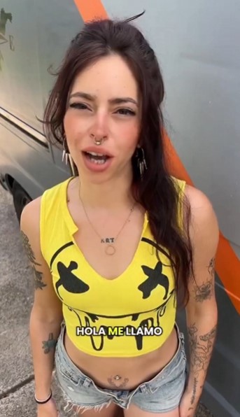 El truco para poder atar a los perros en la calle.