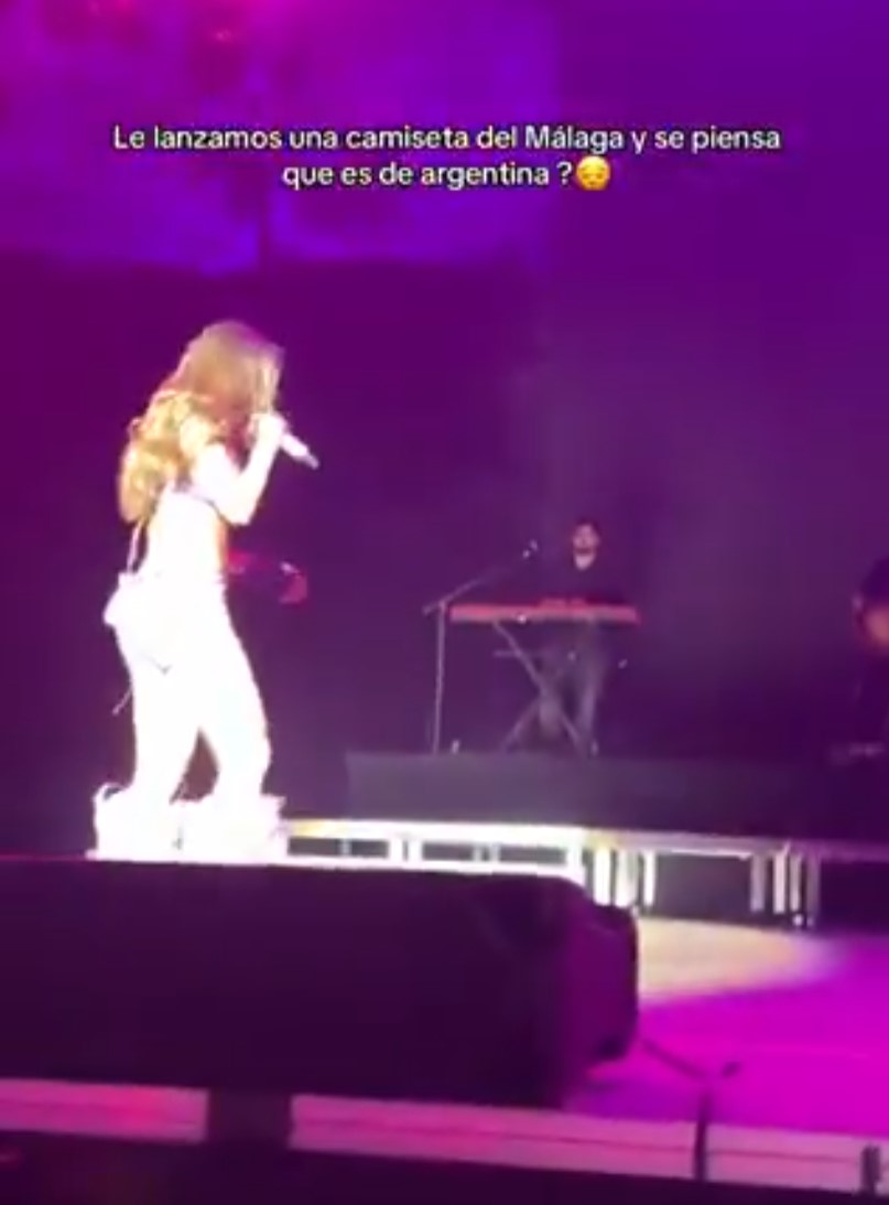 Emilia Mernes humilla a los aficionados del Málaga FC.