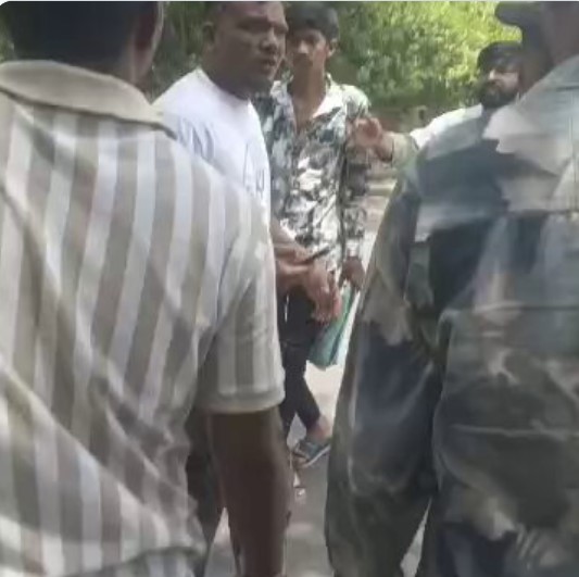 Un avión se estrelló contra una facultad de medicina en India y explotó con el tanque lleno. 241 pasajeros muriеron.