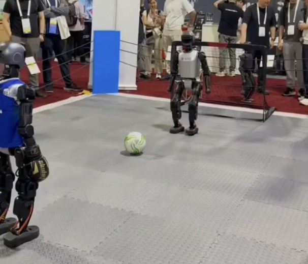 Impresionante. China consigue fabricar robots que imitan perfectamente el fútbol femenino.