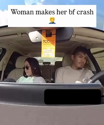 Su novio estrena coche y ella provoca un accidente intentando quitarle el Apple Watch.