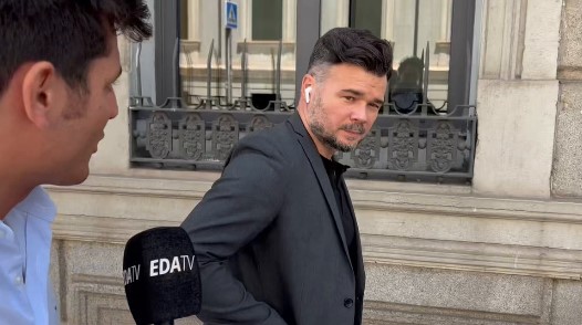 Vito Quiles se vuelve a encontrar con Rufián y... estrena cámara.