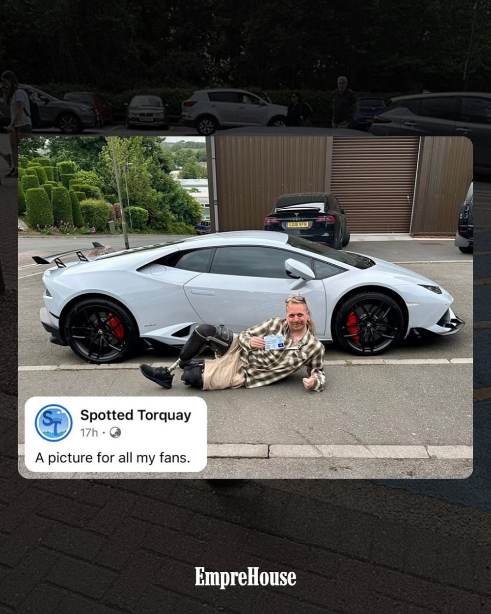 Critican a un sujeto por aparcar su lambo en una plaza de minusválidos.