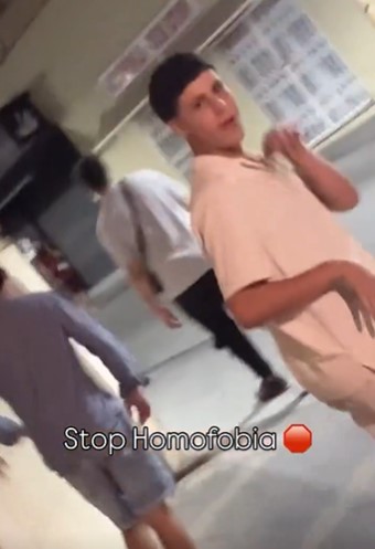 ¿Qué hace Carlos Sainz paseando así por Barcelona?