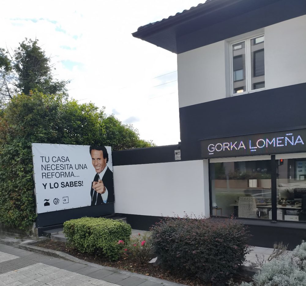 Cartel visto en Irún.