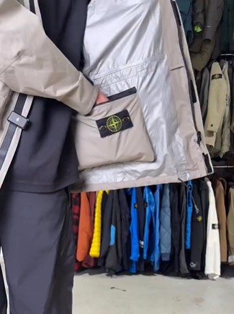 Chaqueta con "pantalón" incorporado para mantenerte totalmente seco si llueve.