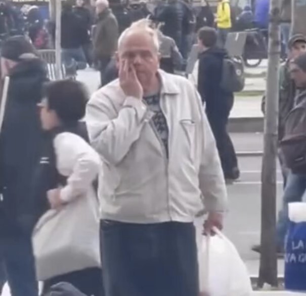 Cosas que no necesitaba saber: Hay gente que deja vasos en las zonas donde la gente mеа, para después bebérselo. Tengo pruebas.