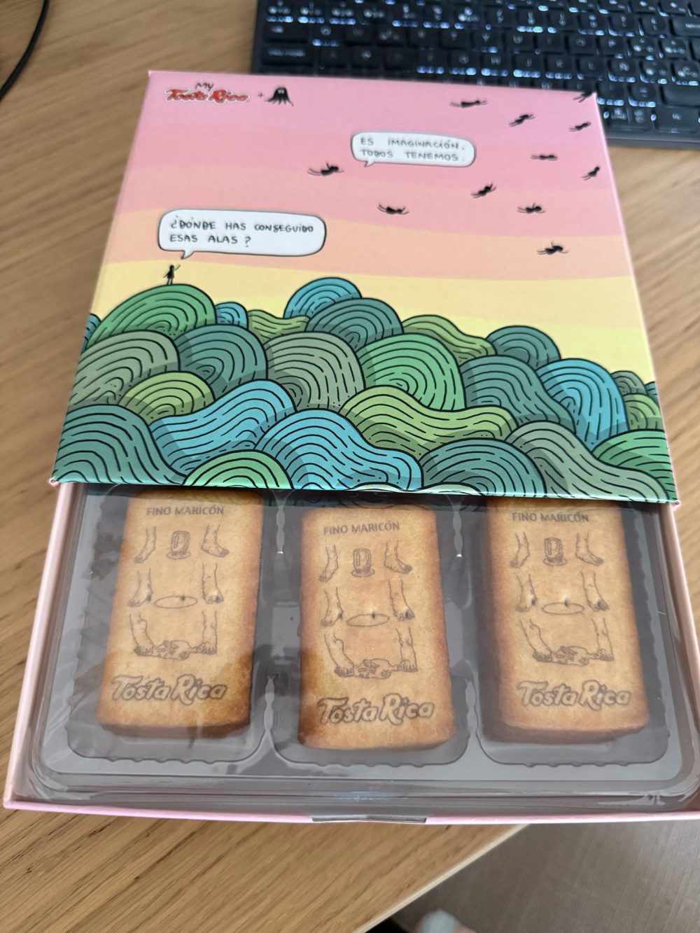 Mirad lo que me regalaron los finoliers Osapanda y Litox por mi cumple.