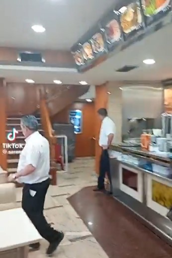 Una familia se queja de racіsmo en redes sociales porque no les permiten comer en un restaurante de Madrid.