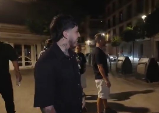 Están alucinando porque un camión se lleva los cubos de basura: "Parece un transformer".