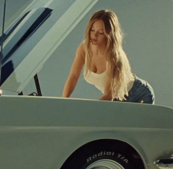 Sydney Sweeney para la campaña Otoño 2025 de American Eagle.