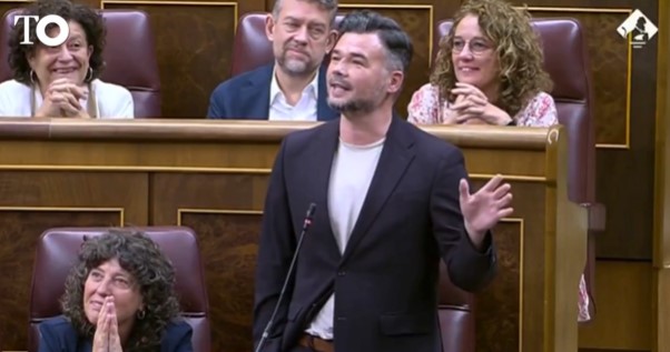 El trato de Rufián a Vito Quiles: «Si me promete que va a preguntar por la financiación de Vox, por Ayuso o Mazón, le prometo que no voto a favor de expulsar a propagandistas».