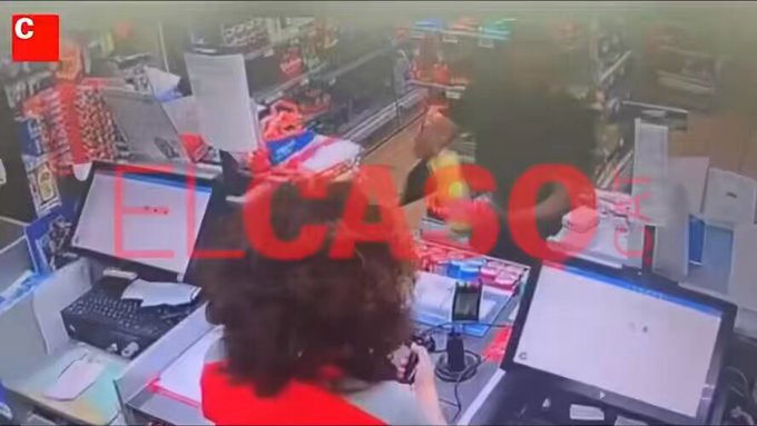 Magrebí rocía con lejía el rostro de una cajera en una gasolinera de Barcelona, y huye tras robar toda la caja.