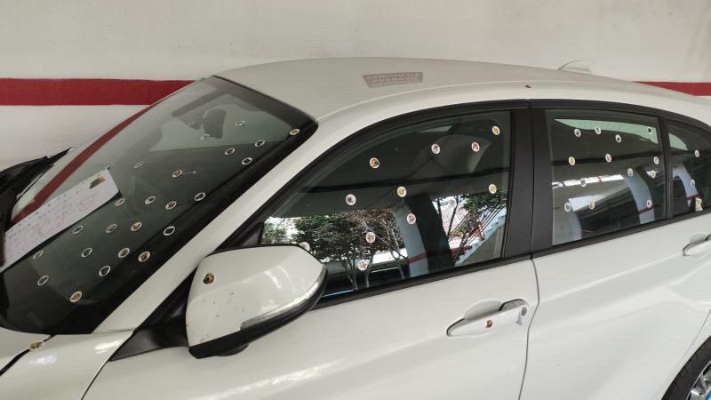 Vecinos colegas que te decoran el coche (Burjassot, Valencia)