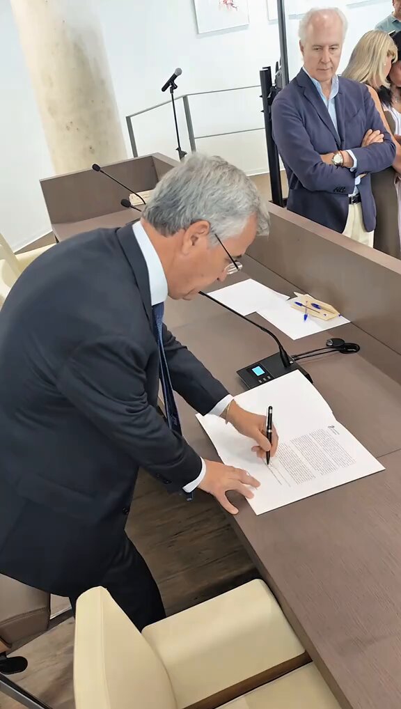 Así acabó el alcalde de Estepona con el despilfarro y la deuda.