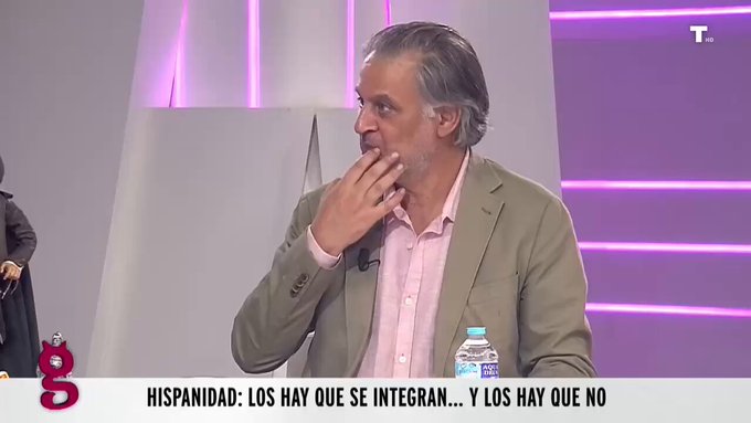 "Los peruanos que vienen aquí a insultarnos a nuestro país, FUERA"