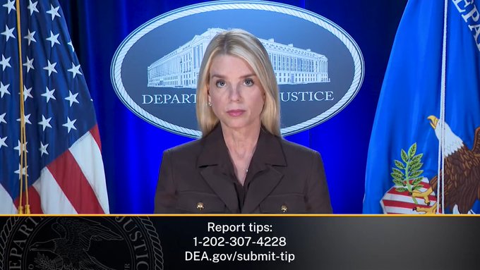 El Departamento de Justicia ofrece $50 millones por información que lleve a la captura de Nicolás Maduro.