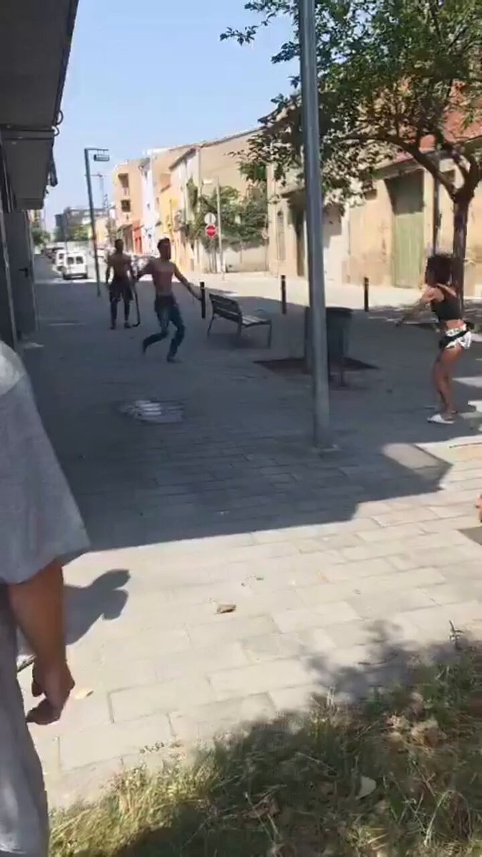 Batalla campal entre yitans y okupas magrebíes en Moncada y Reixach.