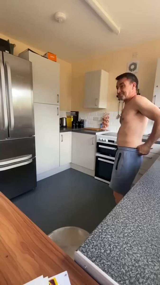 Padre le comunica a su hijo que ha ganado el Euromillones.