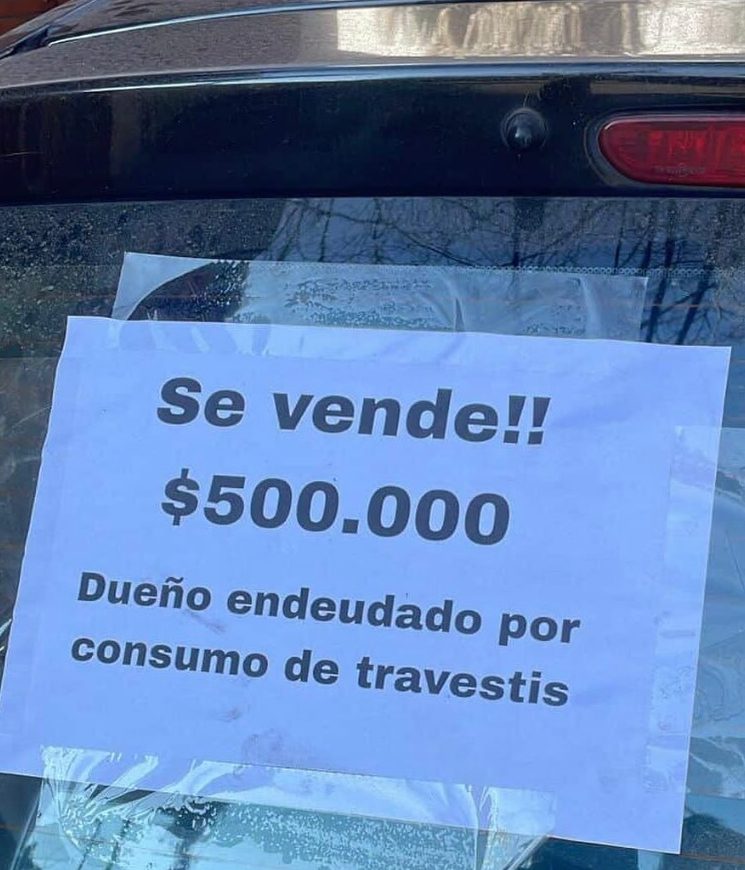 Tengo la ligerísima sospecha de que el cartel no lo ha puesto el dueño del coche.