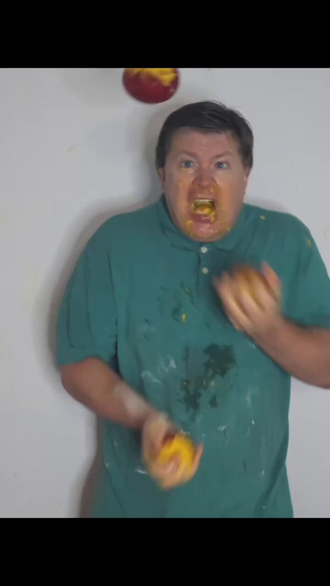 Autónomos intentando llegar a fin de mes sin echar la persiana mientras dan de comer a sus hijos, a Pedro Sánchez, a las pvtas de Ábalos, a 600.000 interinos públicos, y a 1,5 millones de funcionarios con más días de baja que ellos de vacaciones.