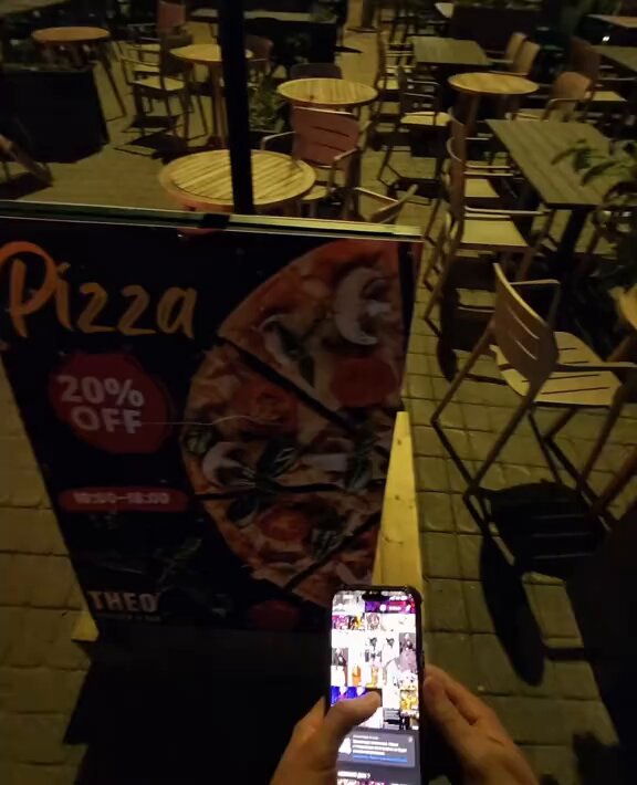 Ofrece "cоca virtual" a sus colegas a ver si alguno pica.