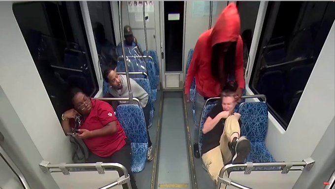 Filtran el momento inmediatamente posterior al apuñaIamiento de Iryna Zarutska.