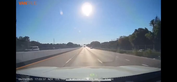 Un conductor sufre un ataque epiléptico y se estrella espectacularmente, sufriendo solo lesiones leves por el impacto.