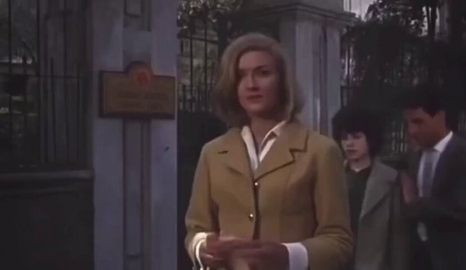 Linkin Park sampleó una escena de la película de James Bond "From Russia with Love" y la transformó en uno de sus mayores éxitos: "Faint".