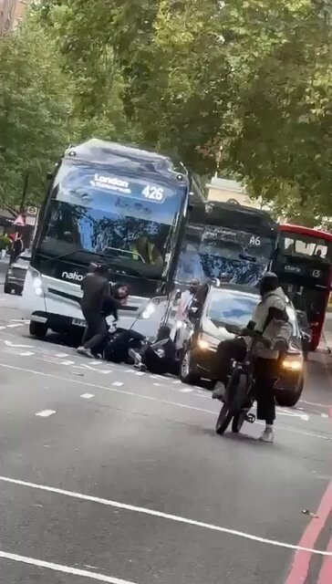 Mientras tanto, en Londres...