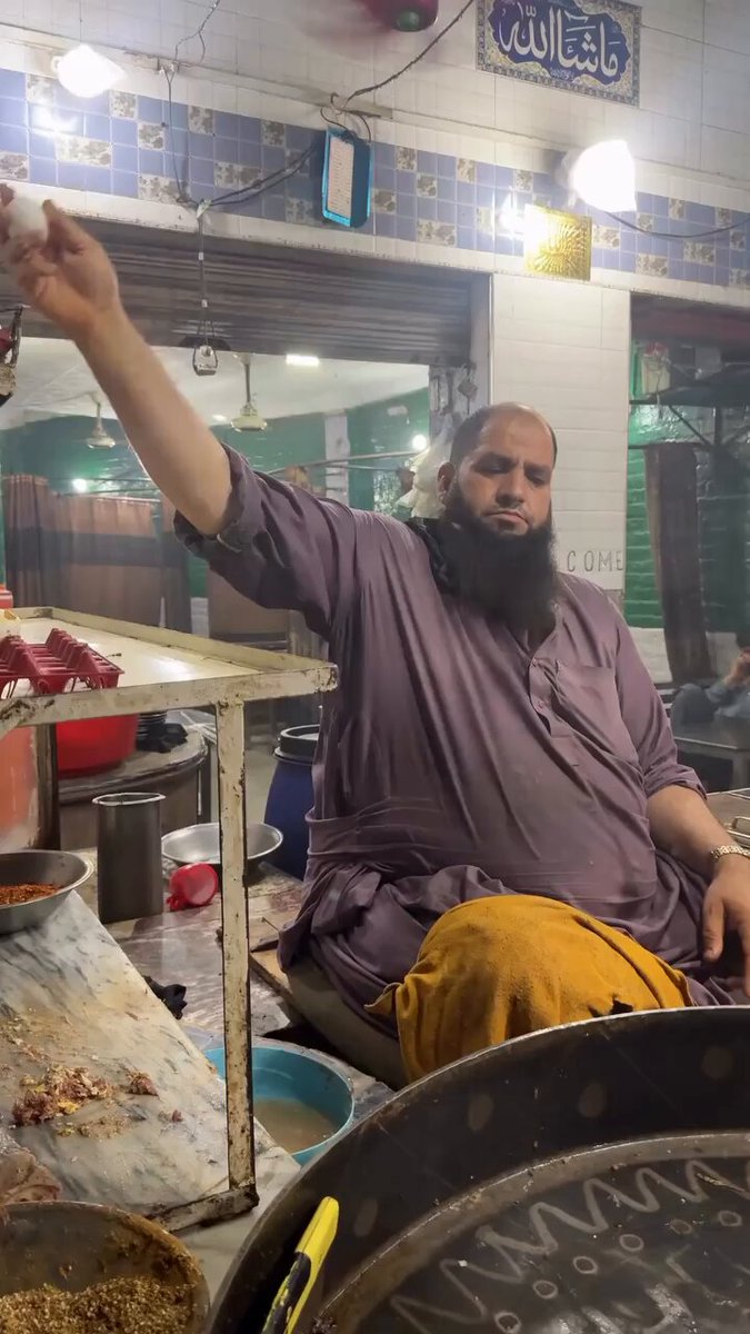 La comida callejera pakistaní no tiene nada que envidiarle a la india.