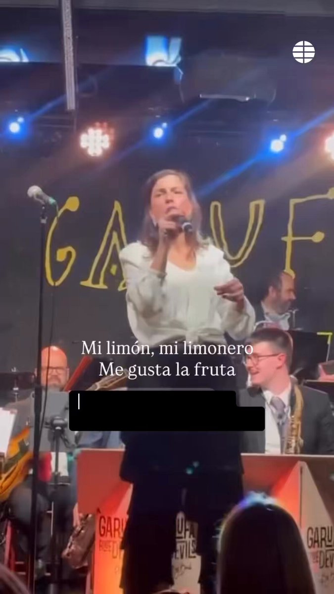 Feijóo, en un karaoke cantando "mi limón, mi limonero".