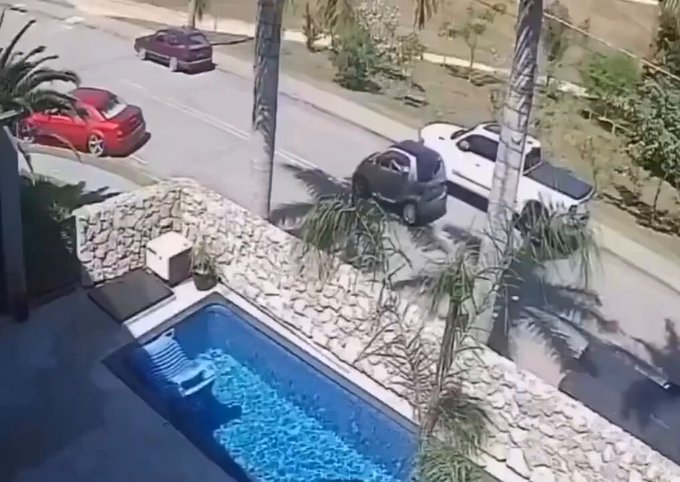 Comprarte un coche pequeño porque no sabes aparcar es como hacerle la portería más grande a un paralítico.