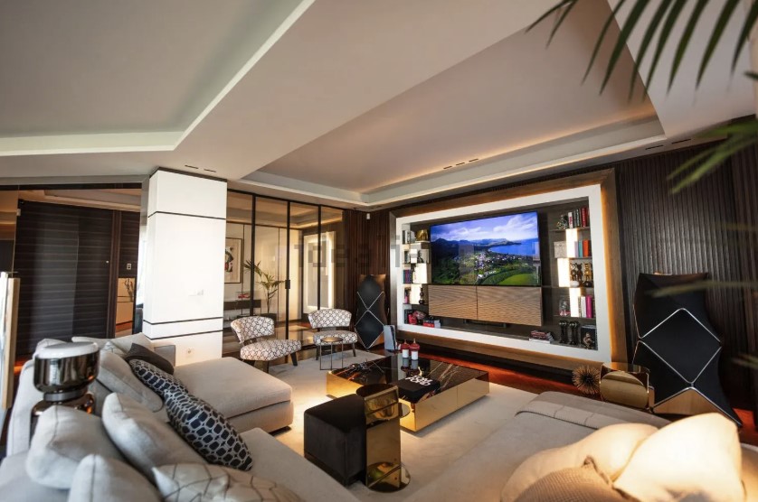 Si tenéis por ahí 7 milloncitos ahorrados, podéis pillaros este PISO en Madrid y os sobra para un par de Dacias.