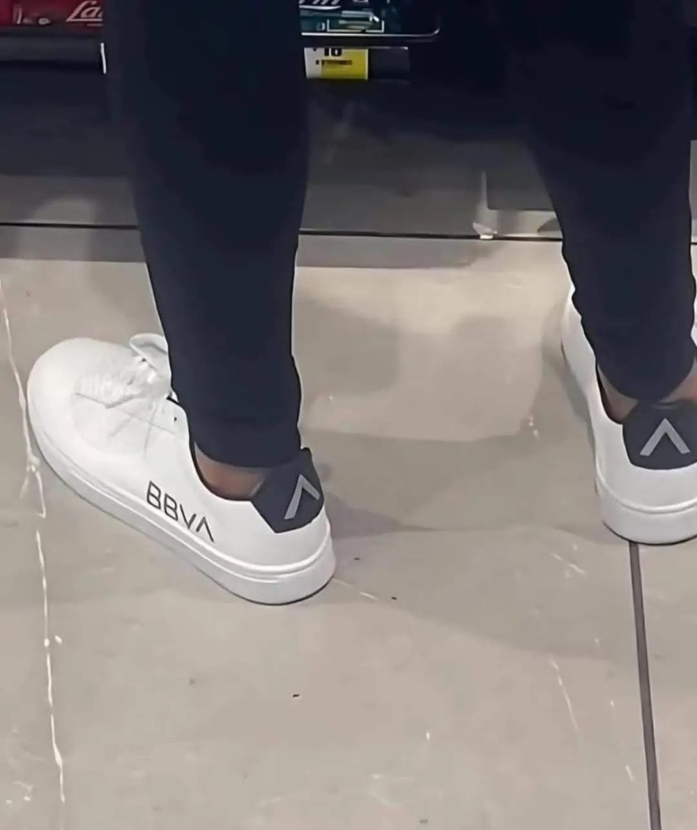 Las zapatillas que te abrigan cuando hace calor y te airean los pies cuando hace frío.