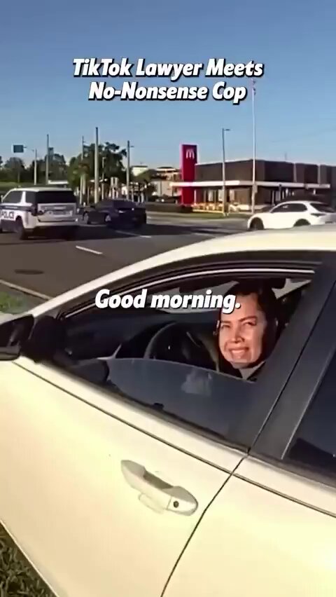 Nunca entenderé a este perfil de persona que fuerza la situación con un policía y luego se victimiza.