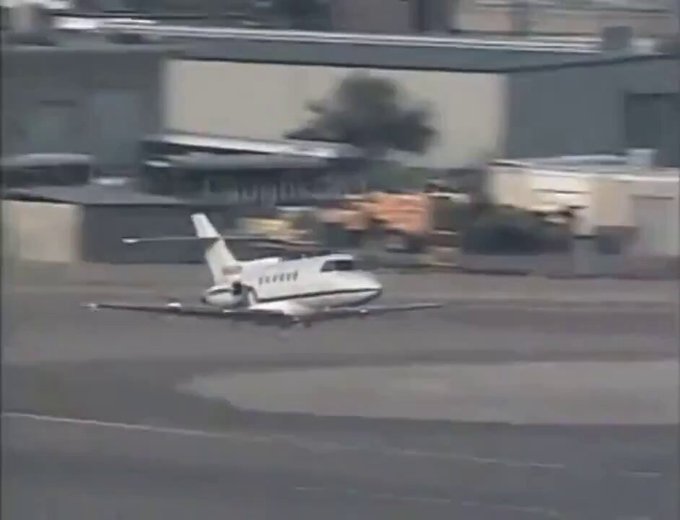 En 1999 un jet privado tuvo que hacer un aterrizaje forzoso porque no podía desplegar el tren de aterrizaje.