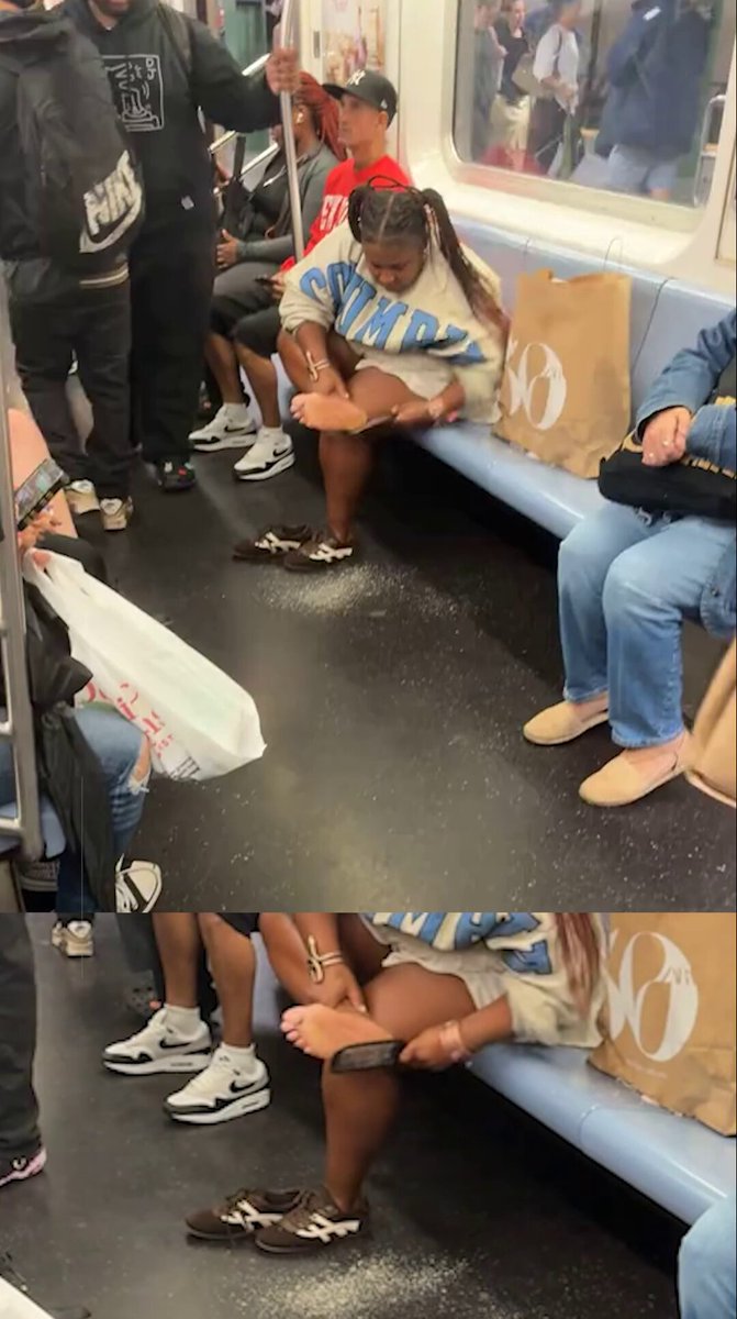 Una sujeta se raspa la planta del pie dejando el suelo del vagón lleno de "queso rallado" en pleno metro de Nueva York: “La gente cada día tiene menos educación”