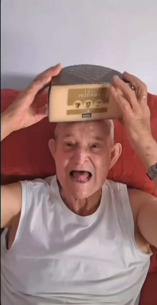 "He dejado a mi hermano solo con el abuelo y me manda esto".