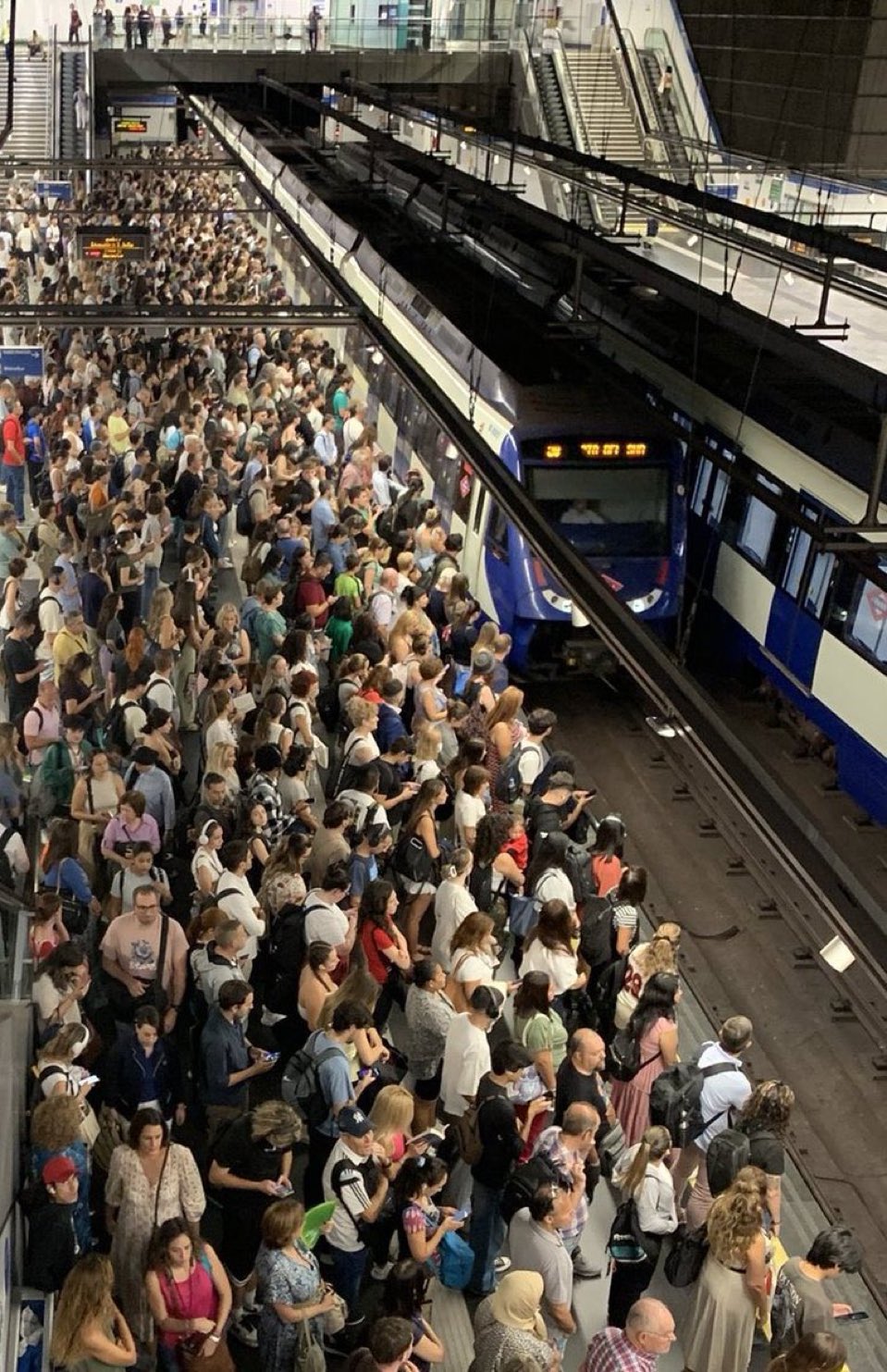 Así estaba el metro de Madrid hace 4 horas.