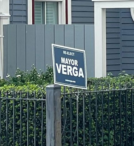 Ahí vive ManueI Ferrara.