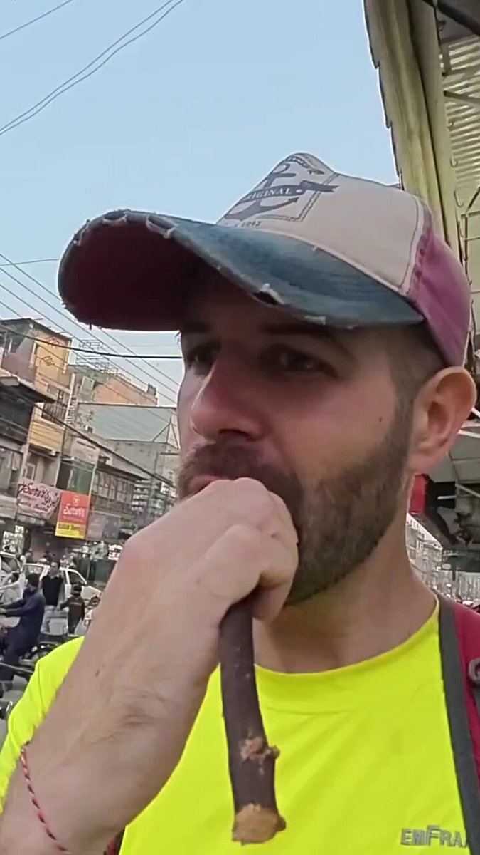 Un turista alemán viaja a Pakistán y se queda flipando cuando empieza a hablar con la gente.