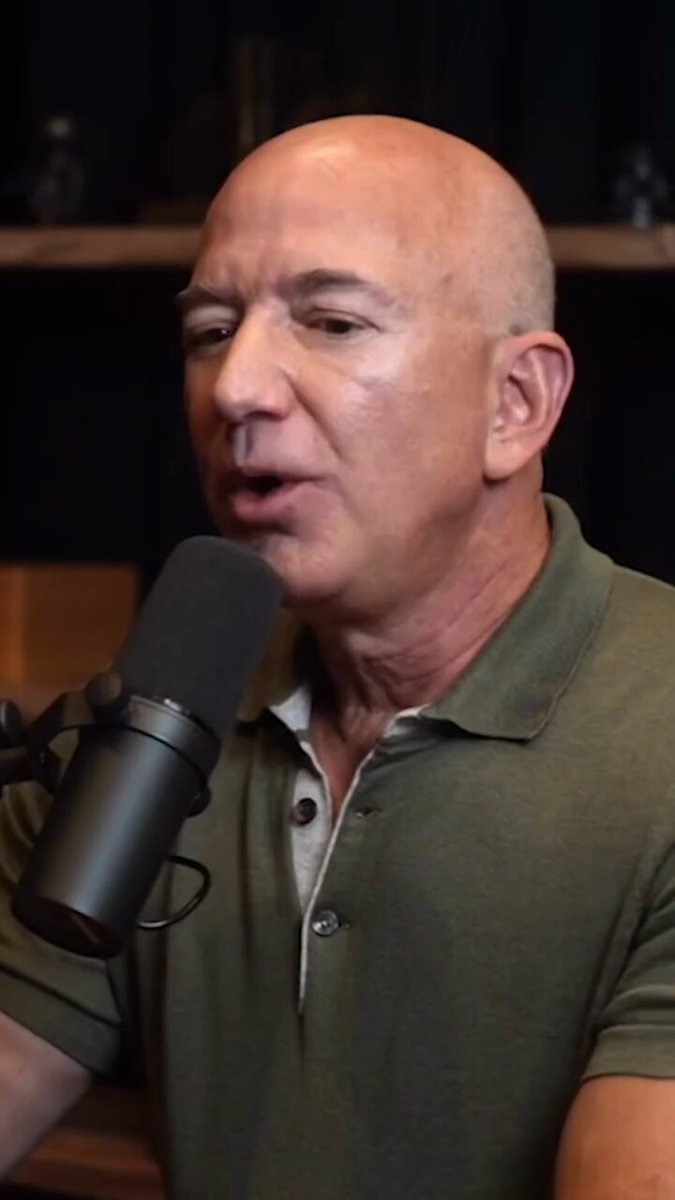 Jeff Bezos: "Elon Musk debe ser un líder muy capaz. No hay forma de que puedas tener Tesla y SpaceX sin ser un líder capaz. Es imposible".