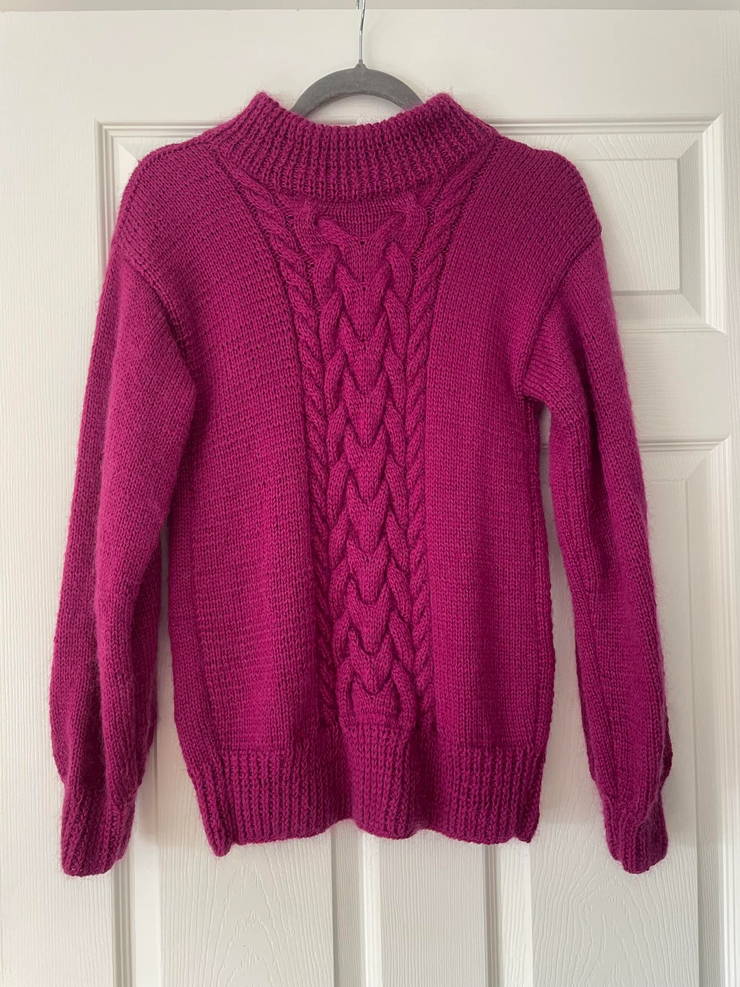 Su madre le teje un jersey, lo mete a la lavadora sin querer, y se queda así.