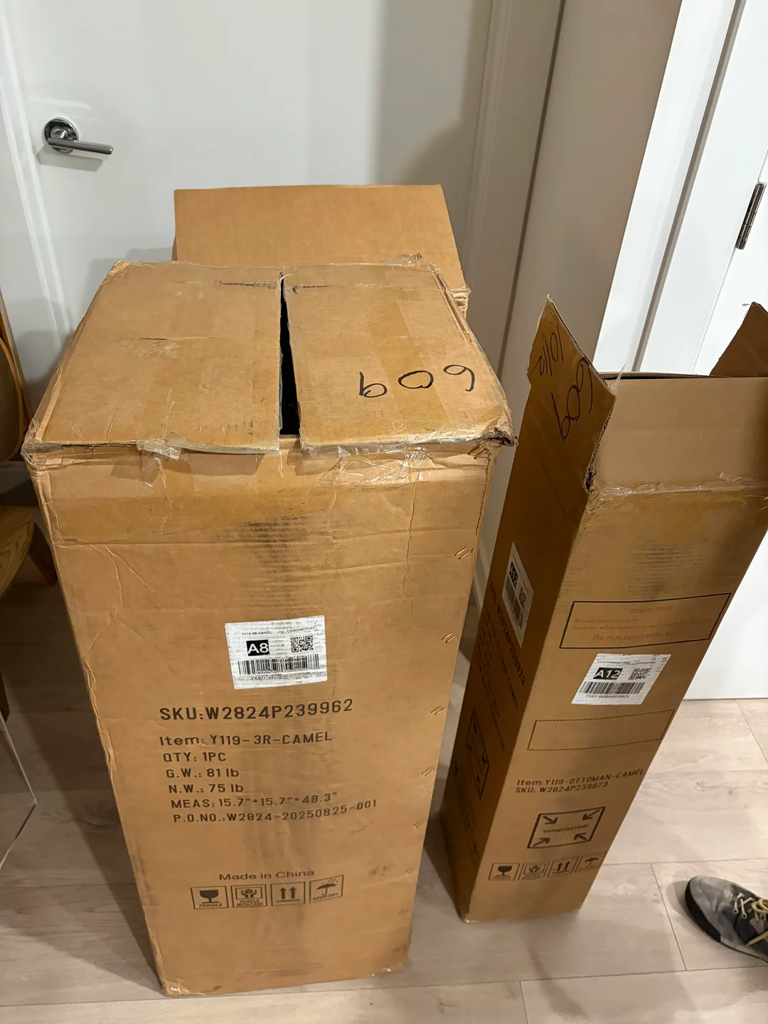 Ahora hay marcas que venden sofás viscolásticos comprimidos que al hacer "UNZIP" en casa multiplican su tamaño.