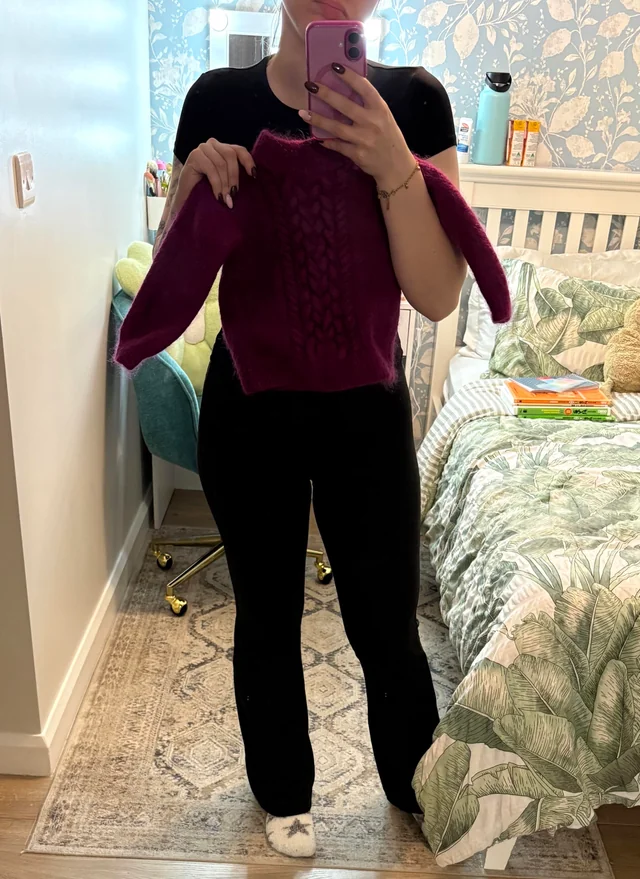 Su madre le teje un jersey, lo mete a la lavadora sin querer, y se queda así.